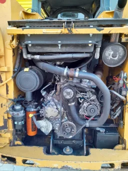 Мини челен товарач Caterpillar 216B3 image 8