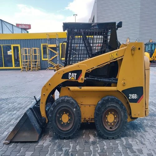 Мини челен товарач Caterpillar 216B3