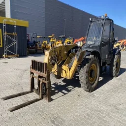 Телескопичен товарач Caterpillar TH514 image 3