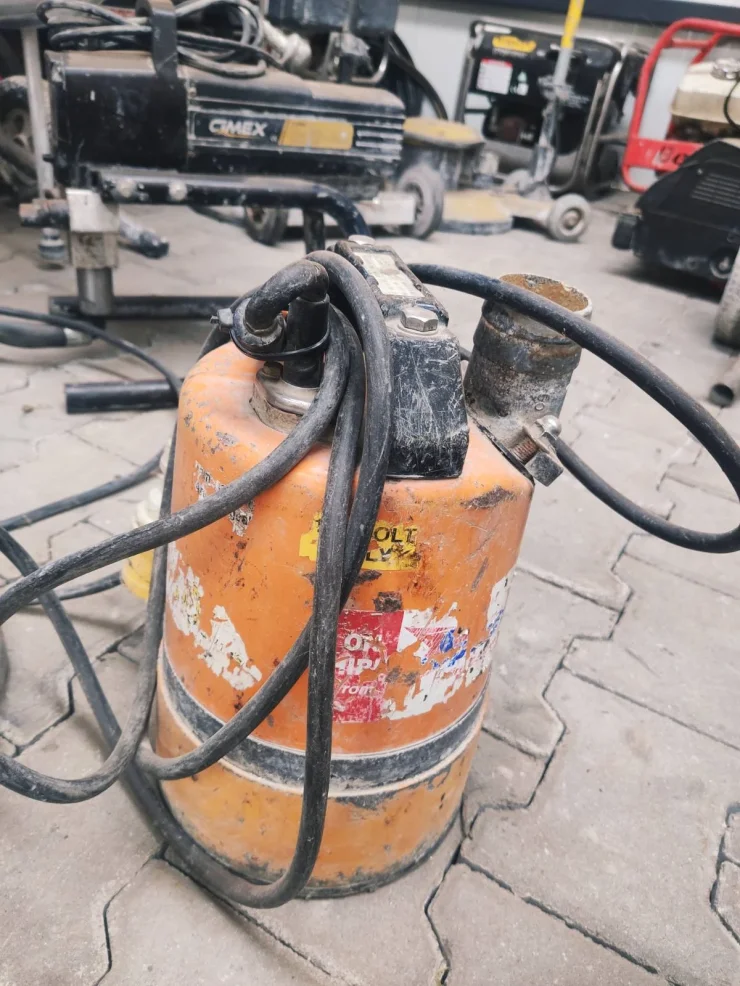 Помпа ел 2 инча 110V за ремонт 