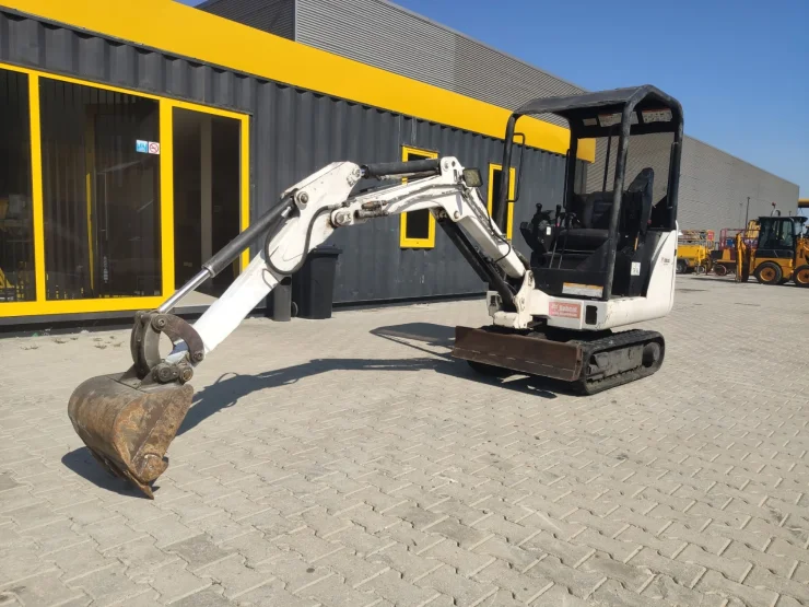 Мини багер Bobcat 320