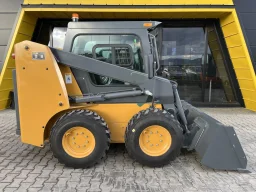 НОВ МИНИ ЧЕЛЕН ТОВАРАЧ 3.0 ТОНА С КАБИНА STAHL SKID SL30J
