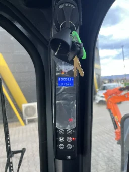 НОВ МИНИ ЧЕЛЕН ТОВАРАЧ 3.0 ТОНА С КАБИНА STAHL SKID SL30J image 7