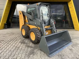 НОВ МИНИ ЧЕЛЕН ТОВАРАЧ 3.0 ТОНА С КАБИНА STAHL SKID SL30J image 1