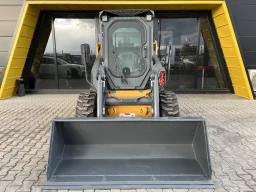 НОВ МИНИ ЧЕЛЕН ТОВАРАЧ 3.0 ТОНА С КАБИНА STAHL SKID SL30J image 2
