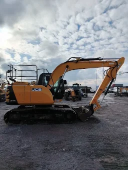 Верижен багер JCB