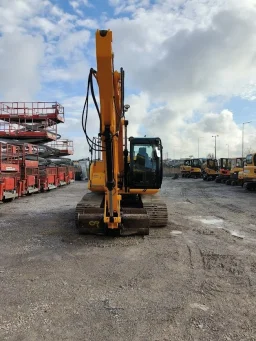Верижен багер JCB image 1