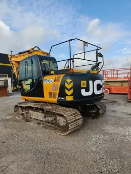 Верижен багер JCB image 3