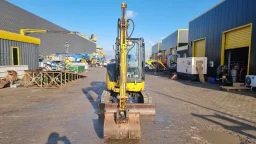 мини багер Komatsu image 2