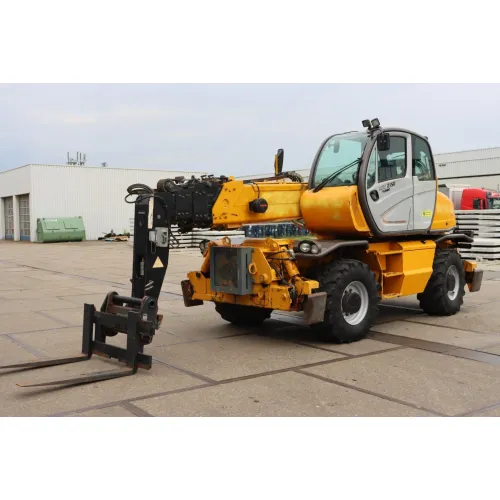 Телескопичен товарач Manitou MRT 2150 image 1