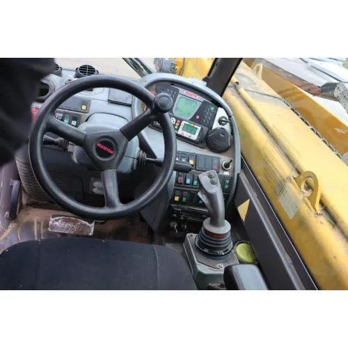 Телескопичен товарач Manitou MRT 2150 image 4