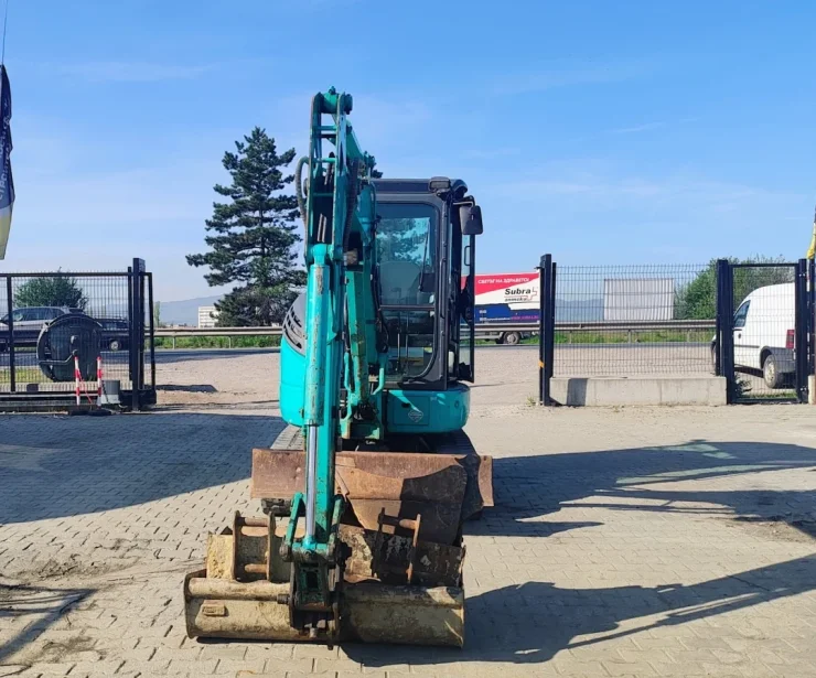 Мини багер Kobelco SK30SR-6E