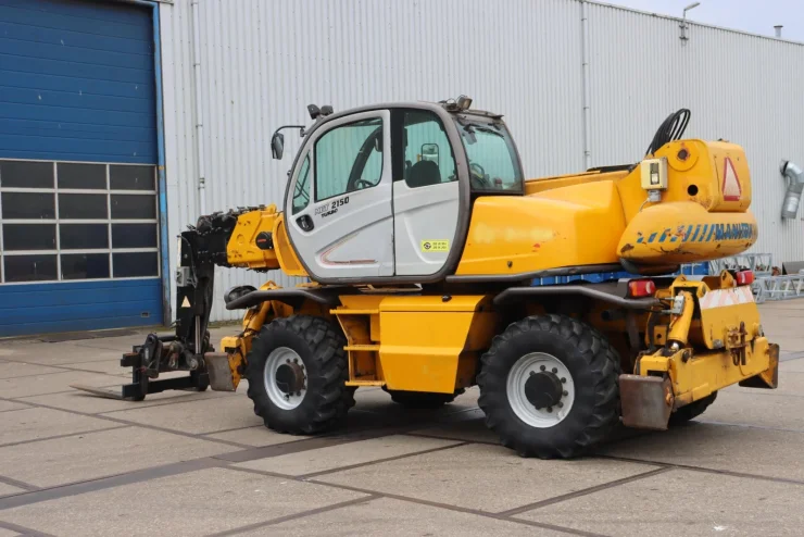 Телескопичен товарач Manitou MRT 2150