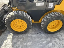 Мини колесен товарач JCB Robot 170 image 8