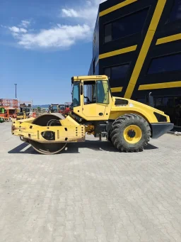 Валяк Bomag BW 216 DH image 3