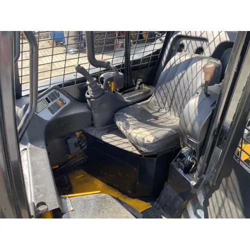 Мини колесен товарач JCB Robot 170 image 10