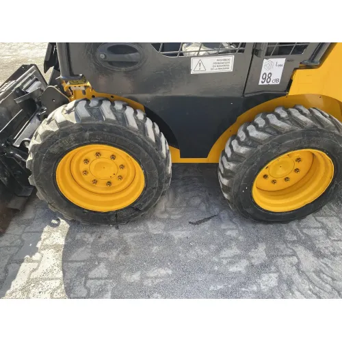 Мини колесен товарач JCB Robot 170 image 8