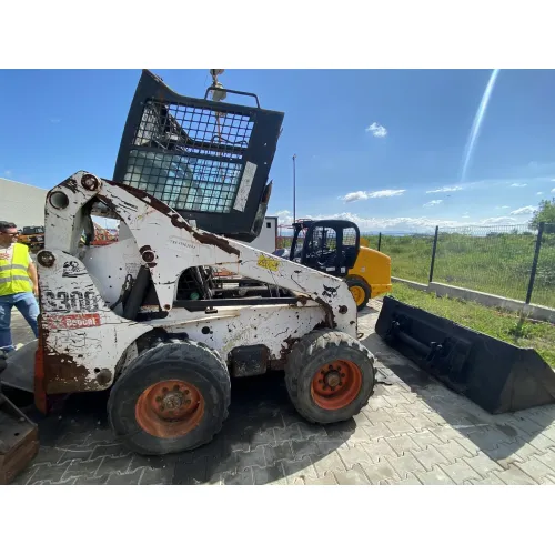 Mини колесен товарач Bobcat S300 image 4