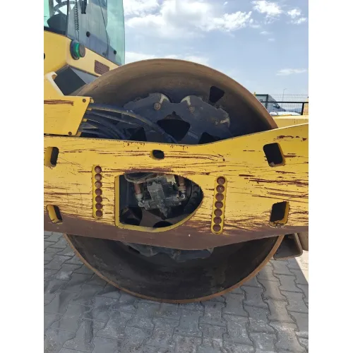 Еднобандажен валяк Bomag BW 216 DH image 14