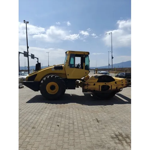 Еднобандажен валяк Bomag BW 216 DH image 15