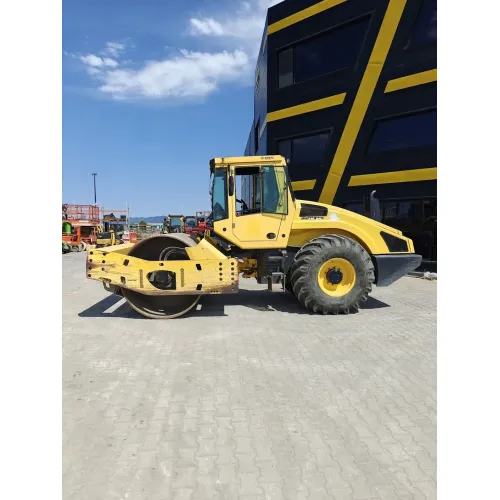 Еднобандажен валяк Bomag BW 216 DH image 3