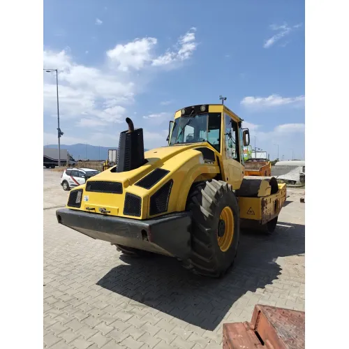 Еднобандажен валяк Bomag BW 216 DH image 5