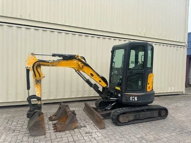 Мини багер Bobcat E26