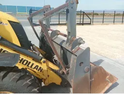 Комбиниран багер New Holland B100 image 7