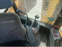 Комбиниран багер New Holland B100 image 13