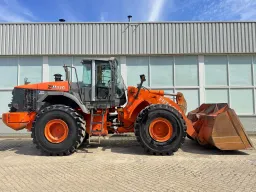 Челен товарач Hitachi ZW130 2011 image 6