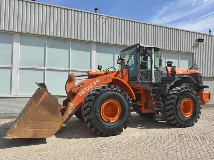 Челен товарач Hitachi ZW130 2011