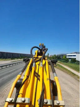 Верижен багер JCB JS130LC image 15