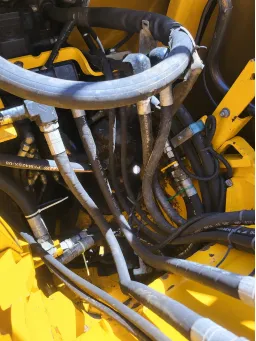 Верижен багер JCB JS130LC image 11