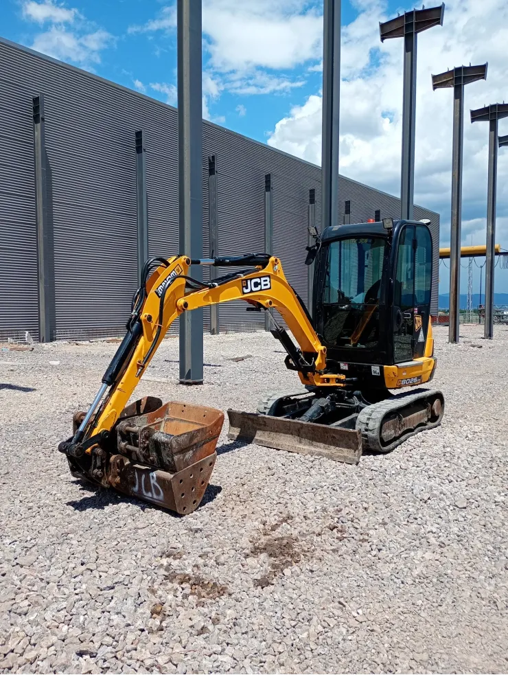 Мини багер JCB 8026CTS