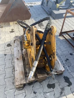Къртач Komatsu WB 97S-5 image 2