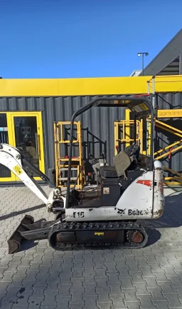 Мини багер Kubota E16 image 3