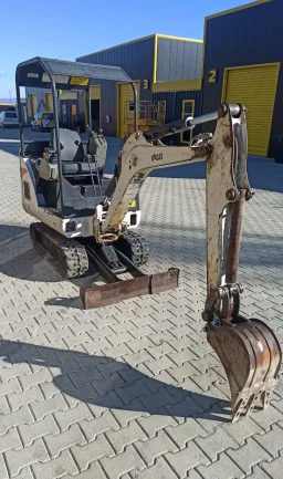Мини багер Kubota E16 image 4