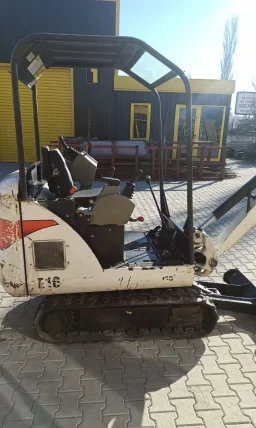 Мини багер Kubota E16 image 6