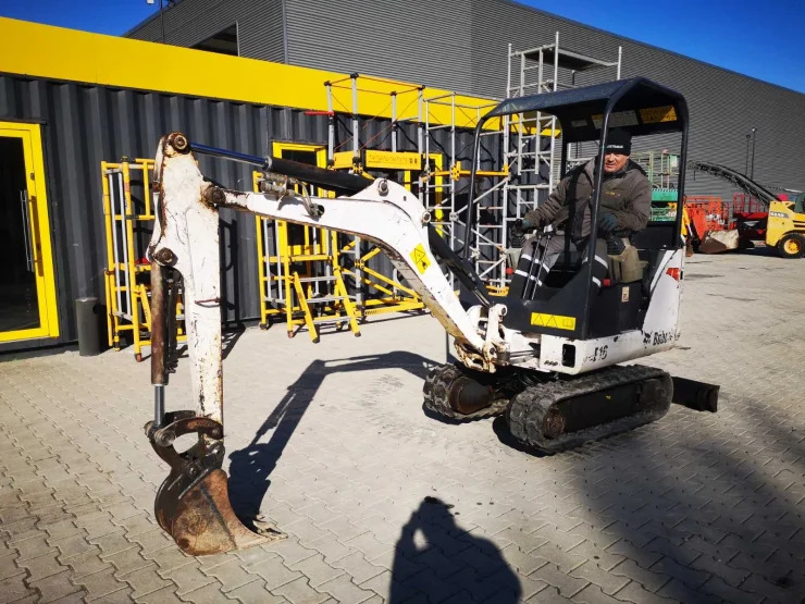 Мини багер Bobcat E16 