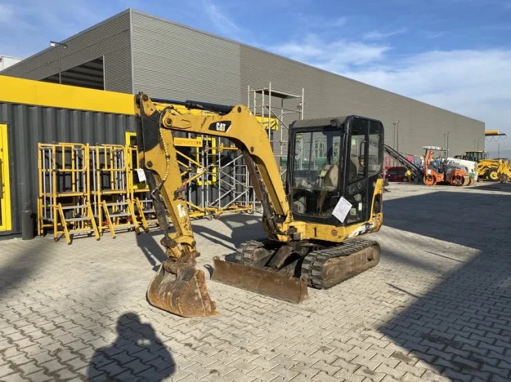 Верижен багер CAT302.5C